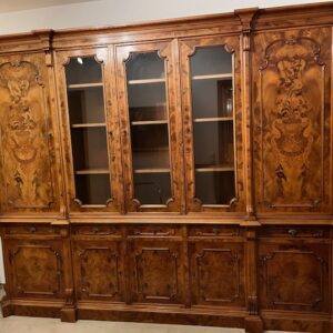 Bibliothek-Bücherschrank mit Intarsien, Nußbaum/Vollholz