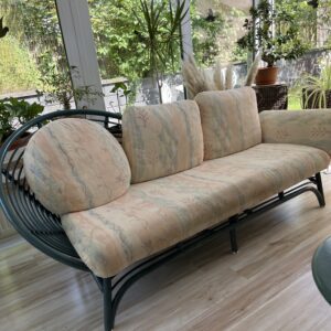 Designer Rattansofa 3-Sitzer in dunkelpetrol mit Messingfüsse