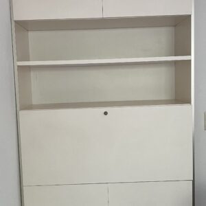 Weißer Hochschrank mit Schreibtischklappe (und Tresor)