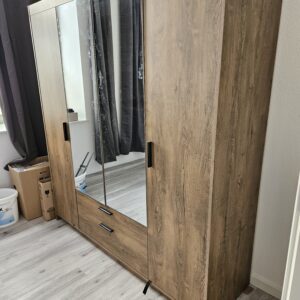 Echtholzschrank mit Spiegel