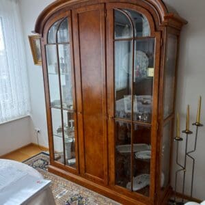 Vitrinenschrank