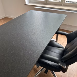 Massiver Granitschreibtisch