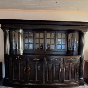 Antiker Wohnzimmerschrank...