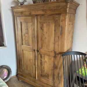 Kleiderschrank