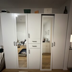 Kleiderschrank