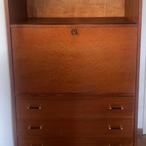 Mid-Century Sekretär aus Holzfurnier mit Klappschreibfläche, 3 Schubladen und Messingdetails