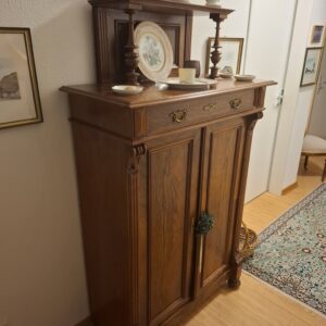 Vertiko mit Aufsatz, ca. 1895