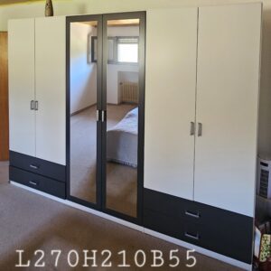 Kleiderschrank