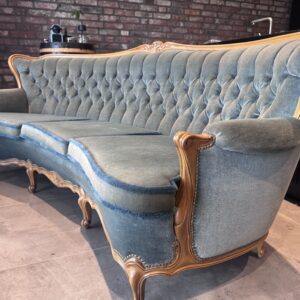Vintage Wohnzimmer Set: Sofa, 2 Sessel, Hocker, Spiegel & Schrank | Antik Stil