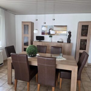 Esszimmer-Set / Esszimmerkombination mit Tisch, 6 Stühlen und Vitrinen