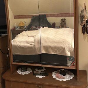 klassische Spiegelkommode (ohne Inhalt und Deko)