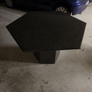 Massiver maßgefertigter Marmortisch - Unikat