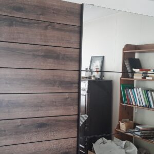 Kleiderschrank mit Spiegel Tür