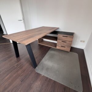 4 L-Schreibtische & 1x Mittelschrank & 2x Mittelschränke