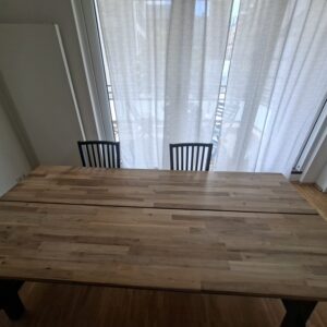 Tisch und 6 Stühle