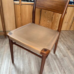4x Teakholzstuhl mit Ledersitzfläche, dänisches Design