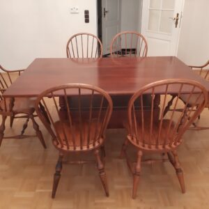 Esstisch, 4 Stühle, 2 Sessel