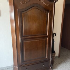 Eleganter Kleiderschrank / Garderobenschrank Nussbaum antik